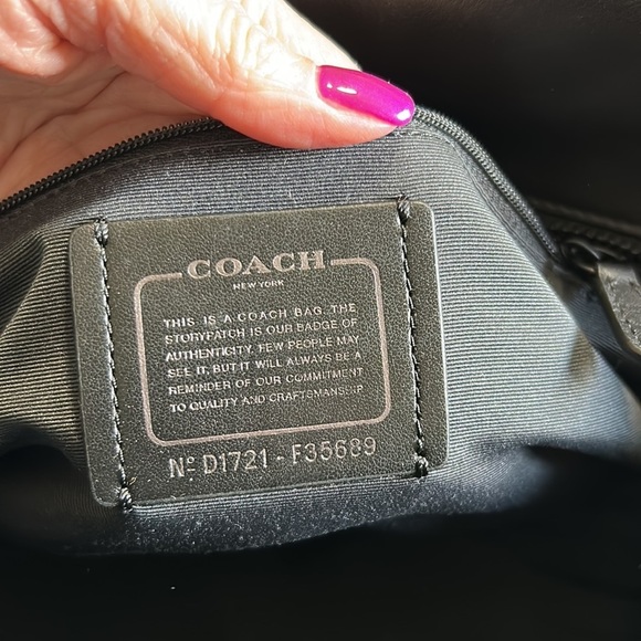 COACH Swagger 27 Glovetanned Leather
Satchel Black Purse Blackend Hardware Logo - Picture 10 of 10